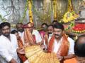 2.5 kg gold saree offered to goddess on KCR's birthday - Hindi News | 2.5 kg gold saree offered to goddess on KCR's birthday | Latest politics News at Lokmattimes.com