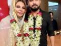 Rakhi Sawant's husband Adil Khan Durrani held after actress levels assault charges - Hindi News | Rakhi Sawant's husband Adil Khan Durrani held after actress levels assault charges | Latest entertainment News at Lokmattimes.com