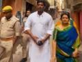 Tamil star Vishal undertakes spiritual trip to Varanasi with family - Hindi News | Tamil star Vishal undertakes spiritual trip to Varanasi with family | Latest entertainment News at Lokmattimes.com