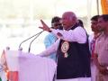 Kharge calls for reviving voice of workers on Int'l Labour Day - Hindi News | Kharge calls for reviving voice of workers on Int'l Labour Day | Latest politics News at Lokmattimes.com