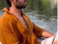 Vijay Deverakonda opts for boat ride to work in Kerala - Hindi News | Vijay Deverakonda opts for boat ride to work in Kerala | Latest entertainment News at Lokmattimes.com