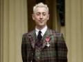 Alan Cumming returns his Officer of the British Empire honour - Hindi News | Alan Cumming returns his Officer of the British Empire honour | Latest entertainment News at Lokmattimes.com