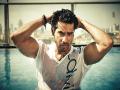 Varun Dhawan soars temperature with his latest pool picture - Hindi News | Varun Dhawan soars temperature with his latest pool picture | Latest maharashtra News at Lokmattimes.com