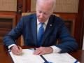Biden signs $1.7 trillion government spending bill into law - Hindi News | Biden signs $1.7 trillion government spending bill into law | Latest politics News at Lokmattimes.com
