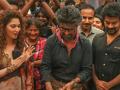 Rajinikanth, Tamannaah celebrate wrap up of 'Jailer' shoot with a cake - Hindi News | Rajinikanth, Tamannaah celebrate wrap up of 'Jailer' shoot with a cake | Latest entertainment News at Lokmattimes.com