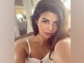 Jacqueline Fernandez shares stunning 'no make-up' selfies - Hindi News | Jacqueline Fernandez shares stunning 'no make-up' selfies | Latest maharashtra News at Lokmattimes.com