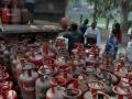 Inflation burning hole in common man's pocket - Hindi News | Inflation burning hole in common man's pocket | Latest politics News at Lokmattimes.com