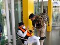 Modi's brother sits on dharna at Lucknow airport - Hindi News | Modi's brother sits on dharna at Lucknow airport | Latest politics News at Lokmattimes.com
