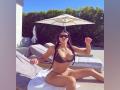 Kim Kardashian advises fans to 'focus on you', shares stunning bikini pictures - Hindi News | Kim Kardashian advises fans to 'focus on you', shares stunning bikini pictures | Latest entertainment News at Lokmattimes.com