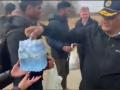 VK Singh meets Indian students stranded on Poland-Ukraine border - Hindi News | VK Singh meets Indian students stranded on Poland-Ukraine border | Latest politics News at Lokmattimes.com