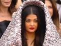 Aishwarya's 'hoodie couture' on Cannes red carpet leaves the world divided - Hindi News | Aishwarya's 'hoodie couture' on Cannes red carpet leaves the world divided | Latest entertainment News at Lokmattimes.com