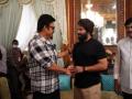 'Stylish Star' Allu Arjun catches up with Venkatesh, Varun Tej on 'F3' sets - Hindi News | 'Stylish Star' Allu Arjun catches up with Venkatesh, Varun Tej on 'F3' sets | Latest entertainment News at Lokmattimes.com