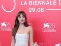 Dakota Johnson at war with neighbours - Hindi News | Dakota Johnson at war with neighbours | Latest entertainment News at Lokmattimes.com