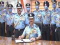 Air Chief Marshal VR Chaudhari takes over as new IAF chief from RKS Bhadauria - Hindi News | Air Chief Marshal VR Chaudhari takes over as new IAF chief from RKS Bhadauria | Latest national News at Lokmattimes.com
