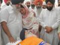Badal's last journey: Scores of political dignitaries, supporters reach native village - Hindi News | Badal's last journey: Scores of political dignitaries, supporters reach native village | Latest politics News at Lokmattimes.com