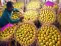 As mango supply falls in Telangana, prices soar, fruit dealers, customers discontented - Hindi News | As mango supply falls in Telangana, prices soar, fruit dealers, customers discontented | Latest national News at Lokmattimes.com