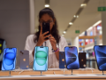 Apple drives India to become biggest smartphone exporter to US in April-June, pips China - Hindi News | Apple drives India to become biggest smartphone exporter to US in April-June, pips China | Latest technology News at Lokmattimes.com