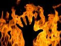 Uttar Pradesh: Newly-Married Woman Found Hanging, Angry Family Burns In-Laws Alive in House in Prayagraj - Hindi News | Uttar Pradesh: Newly-Married Woman Found Hanging, Angry Family Burns In-Laws Alive in House in Prayagraj | Latest national News at Lokmattimes.com