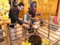 Celebs Visit Babulnath Temple in Mumbai Ahead of Mahashivratri - Hindi News | Celebs Visit Babulnath Temple in Mumbai Ahead of Mahashivratri | Latest entertainment News at Lokmattimes.com