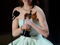 96th Academy Awards: Emma Stone Gets Emotional While Accepting Oscar for ‘Poor Things’ in ‘Broken Dress’(Watch Video) - Hindi News | 96th Academy Awards: Emma Stone Gets Emotional While Accepting Oscar for ‘Poor Things’ in ‘Broken Dress’(Watch Video) | Latest entertainment News at Lokmattimes.com