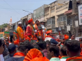 Union Minister Anurag Thakur held a roadshow near the historic Charminar - Hindi News | Union Minister Anurag Thakur held a roadshow near the historic Charminar | Latest national News at Lokmattimes.com