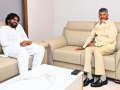 CM Chandrababu Naidu visits ailing Pawan Kalyan in Hyderabad - Hindi News | CM Chandrababu Naidu visits ailing Pawan Kalyan in Hyderabad | Latest health News at Lokmattimes.com