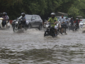 Heavy Rains Cause Flooding in Gurugram, Disrupting Traffic - Hindi News | Heavy Rains Cause Flooding in Gurugram, Disrupting Traffic | Latest national News at Lokmattimes.com