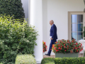 US report alleges anti-Christian bias under Biden - Hindi News | US report alleges anti-Christian bias under Biden | Latest international News at Lokmattimes.com