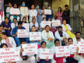 Junior doctors in Telangana boycott outpatient services over Kolkata rape-murder case - Hindi News | Junior doctors in Telangana boycott outpatient services over Kolkata rape-murder case | Latest health News at Lokmattimes.com