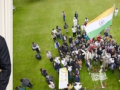 Ajay Devgn Hoists Tricolor in London With ‘Son of Sardar 2’ Team (Watch Video) - Hindi News | Ajay Devgn Hoists Tricolor in London With ‘Son of Sardar 2’ Team (Watch Video) | Latest entertainment News at Lokmattimes.com