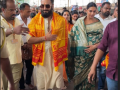 Deepika Padukone, Ranveer Singh Seek Blessings at Siddhivinayak Temple in Mumbai Ahead of Baby’s Arrival (Watch Video) - Hindi News | Deepika Padukone, Ranveer Singh Seek Blessings at Siddhivinayak Temple in Mumbai Ahead of Baby’s Arrival (Watch Video) | Latest entertainment News at Lokmattimes.com