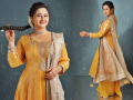 Rashami Desai flaunts her ‘desi’ look as Navratri gets closer - Hindi News | Rashami Desai flaunts her ‘desi’ look as Navratri gets closer | Latest entertainment News at Lokmattimes.com