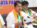 Karnataka: LoP Ashoka mocks CM Siddaramaiah over sovereignty remarks - Hindi News | Karnataka: LoP Ashoka mocks CM Siddaramaiah over sovereignty remarks | Latest national News at Lokmattimes.com