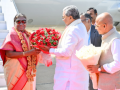 Prez Murmu in K'taka for NIMHANS golden jubilee; CM Siddaramaiah extends warm welcome - Hindi News | Prez Murmu in K'taka for NIMHANS golden jubilee; CM Siddaramaiah extends warm welcome | Latest health News at Lokmattimes.com