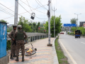 Two US tourists detained at Srinagar airport for carrying satellite phone - Hindi News | Two US tourists detained at Srinagar airport for carrying satellite phone | Latest national News at Lokmattimes.com