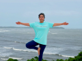 Hina Khan does Yoga with a ‘perfect view’ - Hindi News | Hina Khan does Yoga with a ‘perfect view’ | Latest entertainment News at Lokmattimes.com