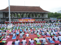 Sri Lankan ministers, cricketers join yoga enthusiasts for IDY celebrations - Hindi News | Sri Lankan ministers, cricketers join yoga enthusiasts for IDY celebrations | Latest health News at Lokmattimes.com