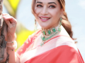 Madhuri Dixit flaunts the 'Hum Apke Hain Kaun' treasure found on the set - Hindi News | Madhuri Dixit flaunts the 'Hum Apke Hain Kaun' treasure found on the set | Latest entertainment News at Lokmattimes.com
