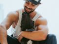 Aayush Sharma flaunts muscular build as he focuses on shoulder workout - Hindi News | Aayush Sharma flaunts muscular build as he focuses on shoulder workout | Latest entertainment News at Lokmattimes.com