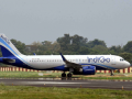 IndiGo flight with 140 passengers on board makes emergency landing in Indore - Hindi News | IndiGo flight with 140 passengers on board makes emergency landing in Indore | Latest business News at Lokmattimes.com