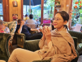 Manisha Koirala finds monsoon bliss in chai and a slice of cake - Hindi News | Manisha Koirala finds monsoon bliss in chai and a slice of cake | Latest entertainment News at Lokmattimes.com