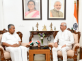 Kerala Governor, CM Vijayan spar again over re-appointment of VCs - Hindi News | Kerala Governor, CM Vijayan spar again over re-appointment of VCs | Latest technology News at Lokmattimes.com