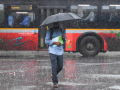 Amid heavy rains, MeT department's red alert in Mumbai for next 3 hours - Hindi News | Amid heavy rains, MeT department's red alert in Mumbai for next 3 hours | Latest national News at Lokmattimes.com