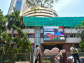 Stock market ends flat; auto shares surge as IT and FMCG decline - Hindi News | Stock market ends flat; auto shares surge as IT and FMCG decline | Latest technology News at Lokmattimes.com