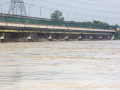Yamuna water level at Old Railway Bridge falls to 205.47 metres - Hindi News | Yamuna water level at Old Railway Bridge falls to 205.47 metres | Latest national News at Lokmattimes.com