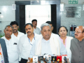 Kannadigas stranded in Nepal safe, officials in contact with MEA, says CM Siddaramaiah - Hindi News | Kannadigas stranded in Nepal safe, officials in contact with MEA, says CM Siddaramaiah | Latest national News at Lokmattimes.com