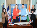 Maharashtra, US state of Iowa sign MoU for collaboration in multiple sectors - Hindi News | Maharashtra, US state of Iowa sign MoU for collaboration in multiple sectors | Latest national News at Lokmattimes.com