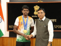 World Championship medal-winning skaters felicitated by Sports Minister Mandaviya - Hindi News | World Championship medal-winning skaters felicitated by Sports Minister Mandaviya | Latest other-sports News at Lokmattimes.com
