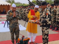 BSF performs ‘Shastra Puja’ on India-Pakistan border in Jaisalmer on Vijayadashami - Hindi News | BSF performs ‘Shastra Puja’ on India-Pakistan border in Jaisalmer on Vijayadashami | Latest national News at Lokmattimes.com