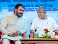 'Superstar-turned-interviewer': Mohanlal 'grills' CM Vijayan - Hindi News | 'Superstar-turned-interviewer': Mohanlal 'grills' CM Vijayan | Latest national News at Lokmattimes.com